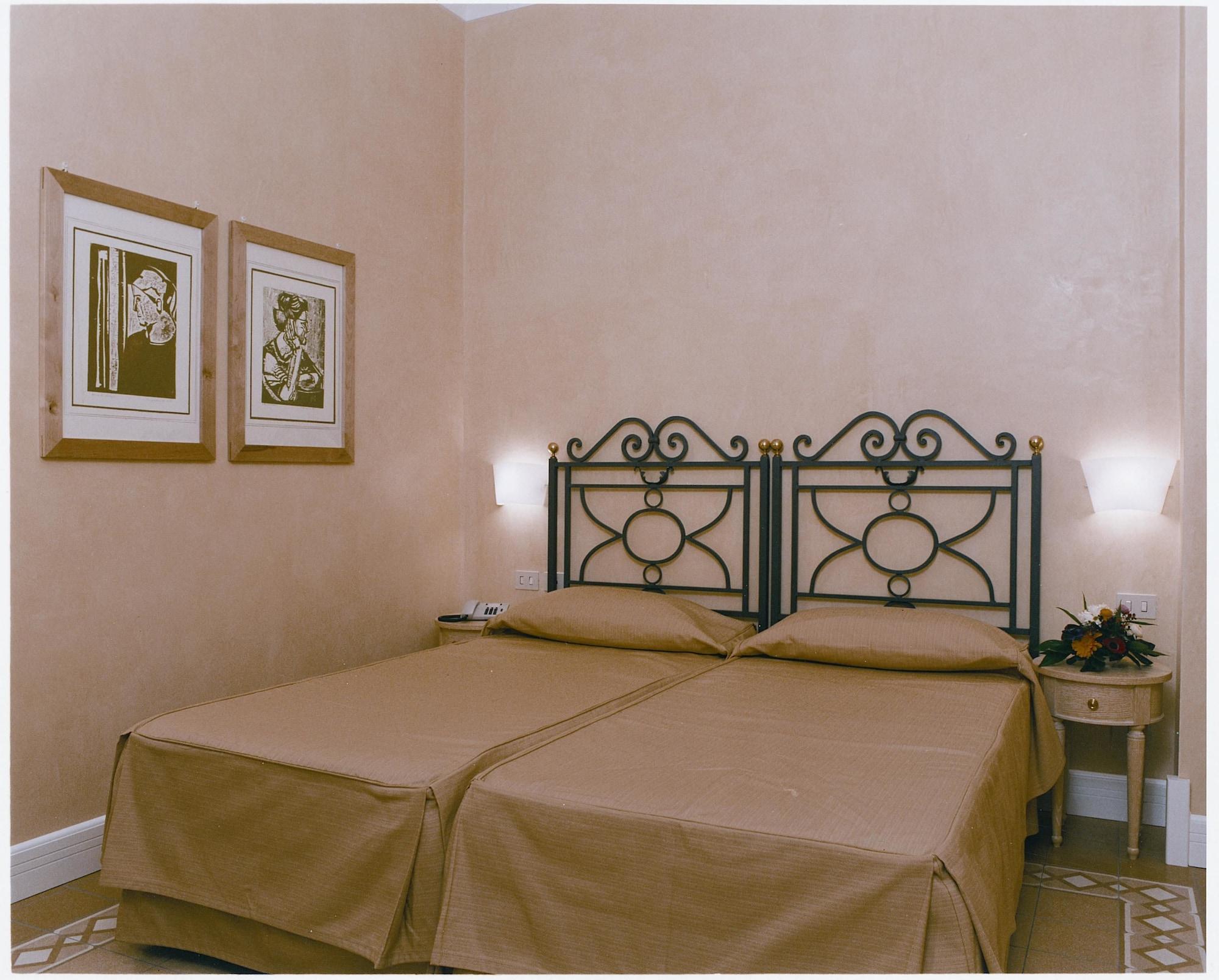 Costantinopoli 104 Hotel Naples Exterior photo